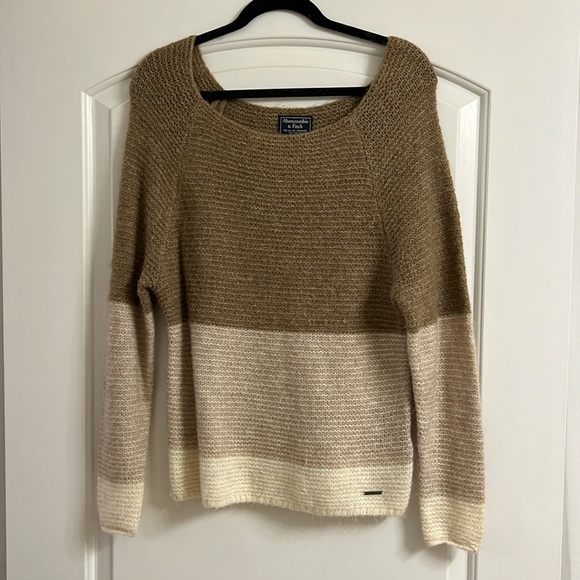 Abercrombie and Fitch sweater!!! - Picture 1 of 3